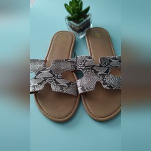 Sandals women  Size 7/8  Color Brown Snake Print Super Comfortable